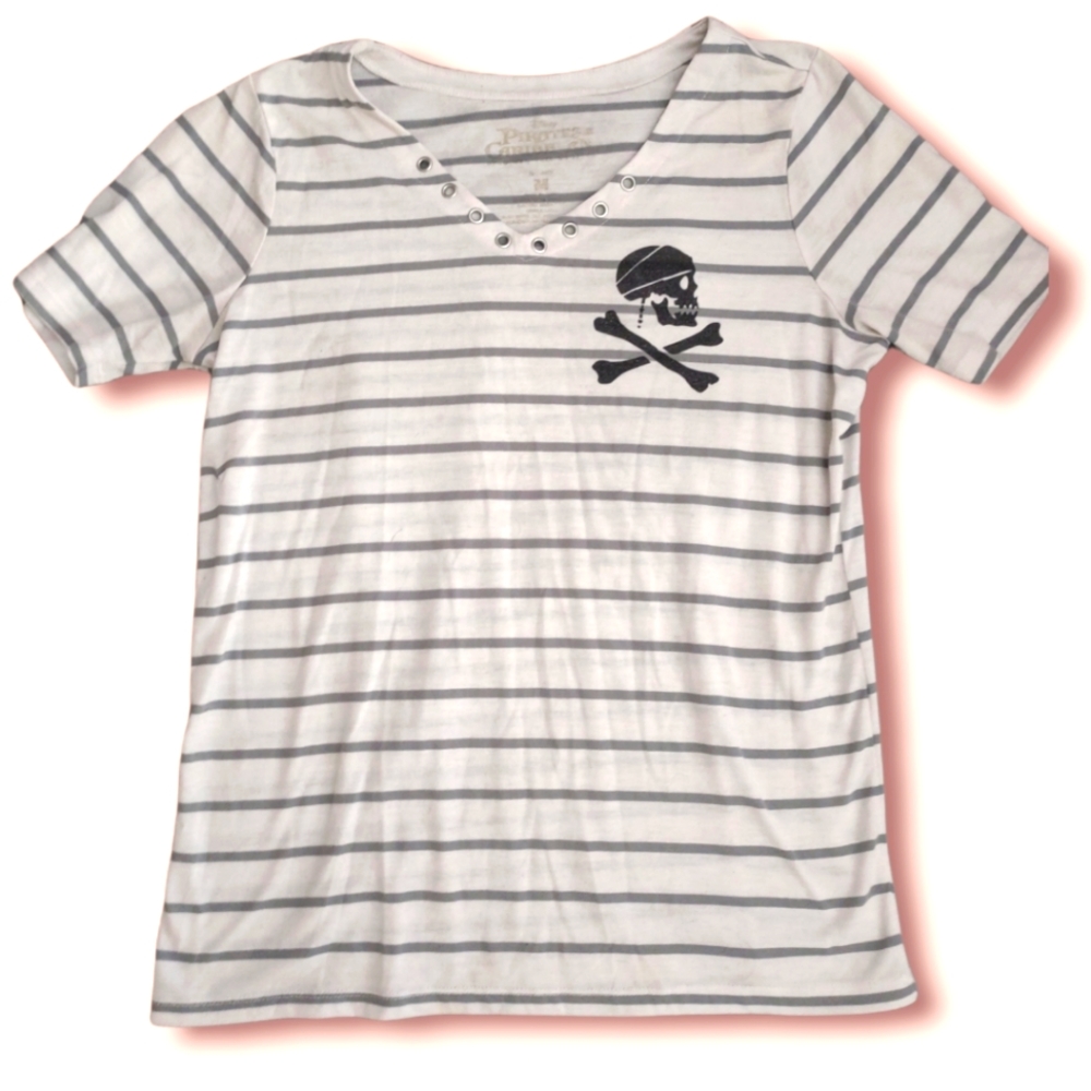 Disney pirates of the Caribbean shirt🔥